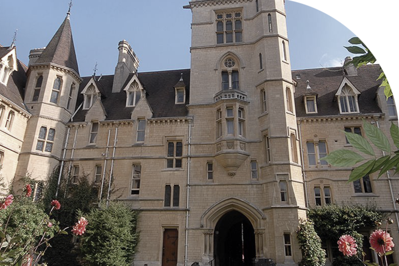 The front quad of Balliol college, a building made out of pale stone, with lots of greenery